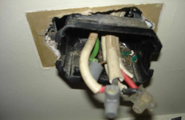Electrician reversed connections on the floor heat
junction because there was a fault in insulation in
active junction in the floor. 